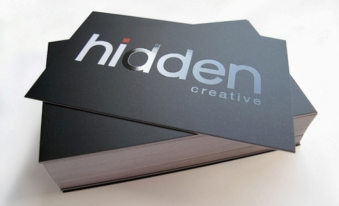 PHỦ UV LÀ GÌ? VÌ SAO NÊN PHỦ UV CHO SẢN PHẨM?